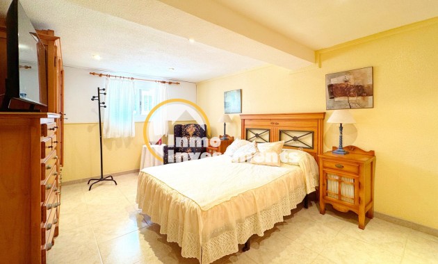 Reventa - Chalet independiente - Torrevieja