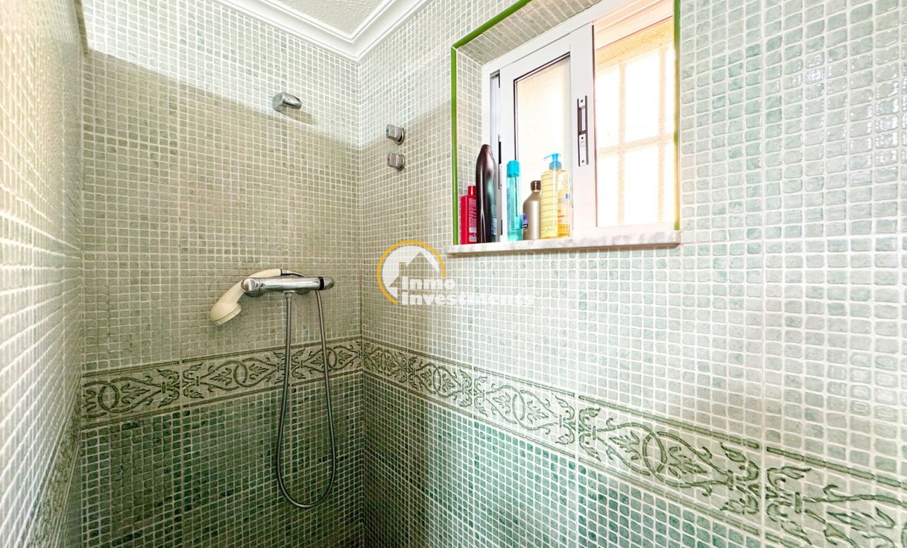 Reventa - Chalet independiente - Torrevieja