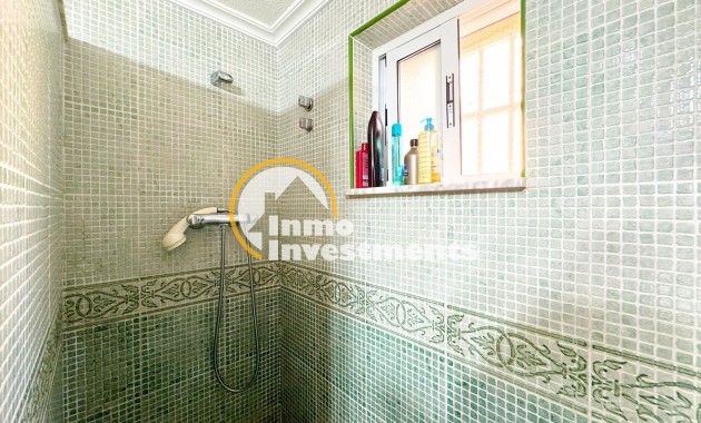 Reventa - Chalet independiente - Torrevieja