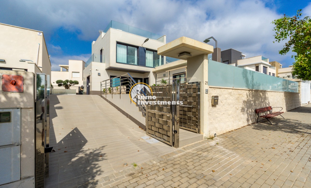 Resale - Villa - San Miguel de Salinas - Las Communicaciones