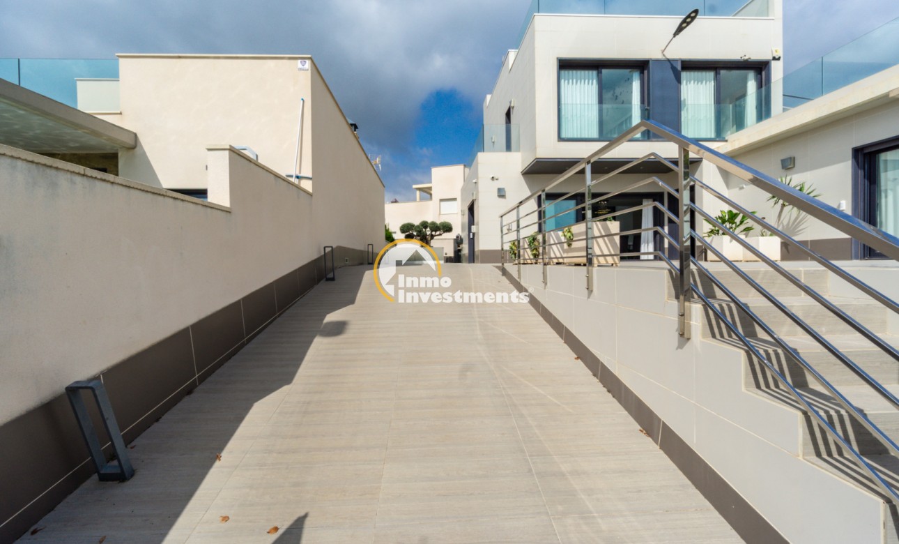 Resale - Villa - San Miguel de Salinas - Las Communicaciones