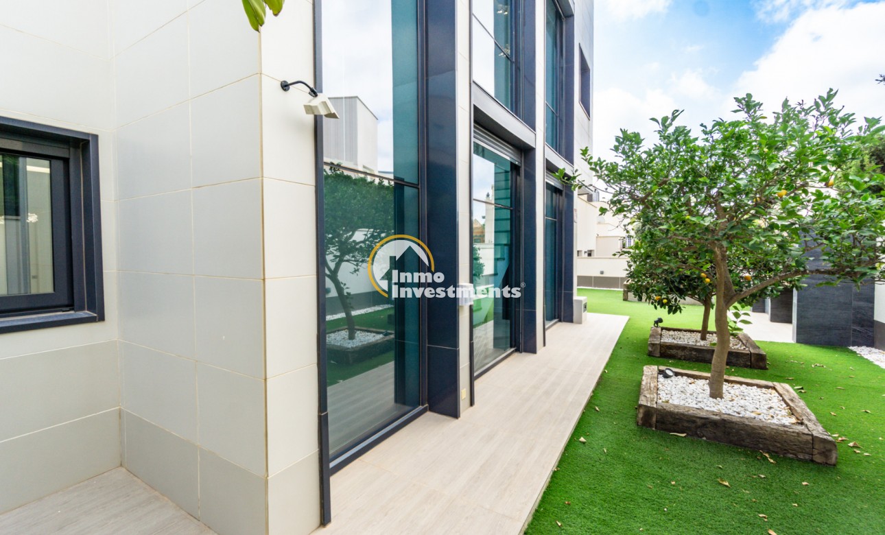 Resale - Villa - San Miguel de Salinas - Las Communicaciones