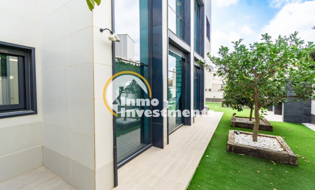 Resale - Villa - San Miguel de Salinas - Las Communicaciones