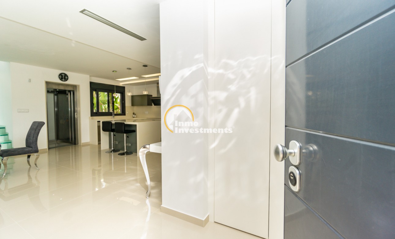 Resale - Villa - San Miguel de Salinas - Las Communicaciones