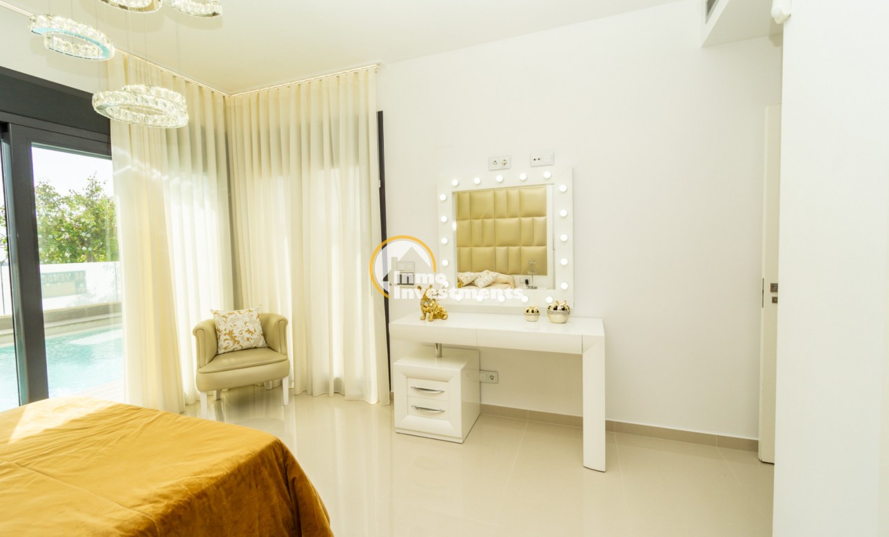 Resale - Villa - San Miguel de Salinas - Las Communicaciones