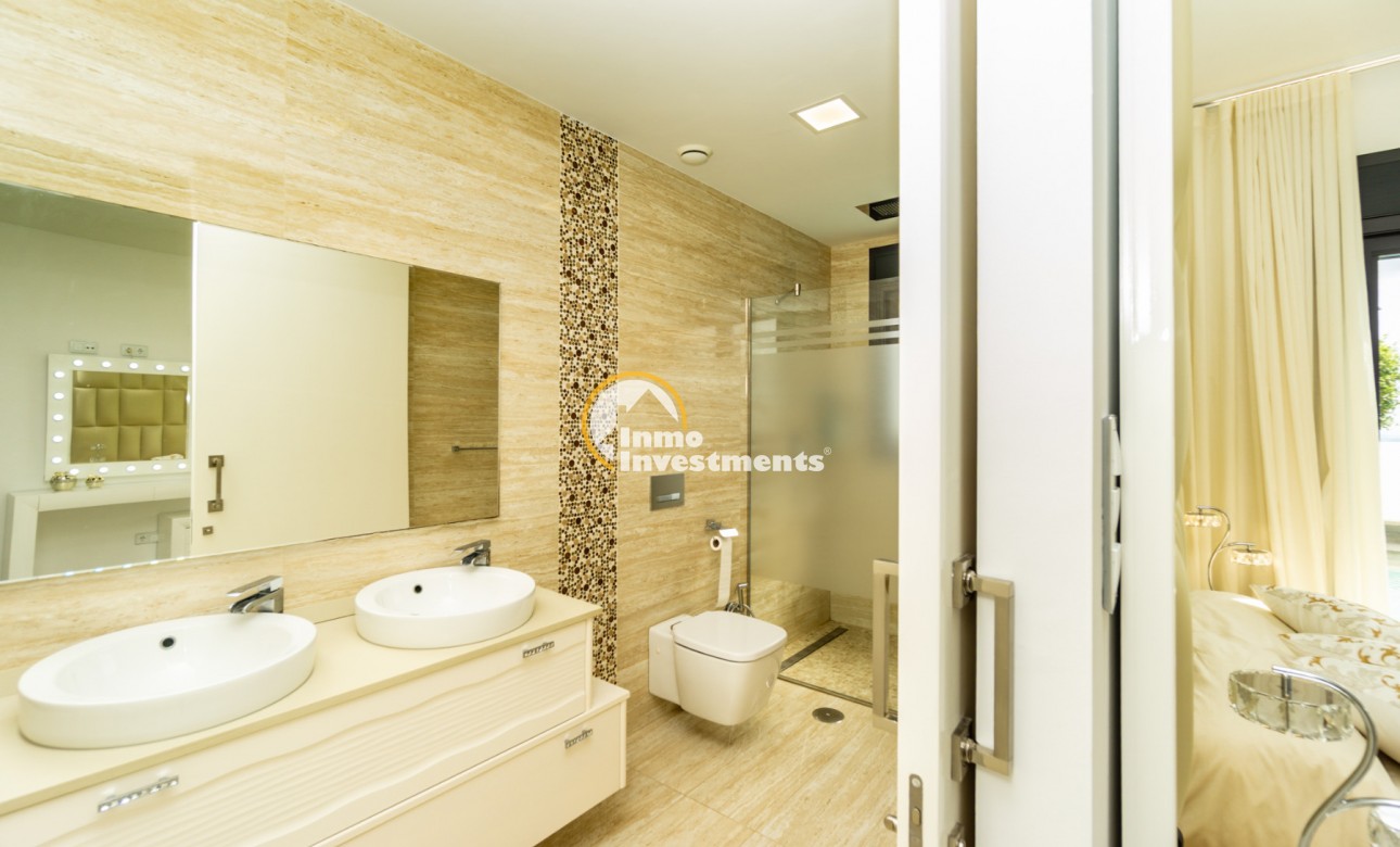 Resale - Villa - San Miguel de Salinas - Las Communicaciones