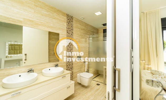 Resale - Villa - San Miguel de Salinas - Las Communicaciones