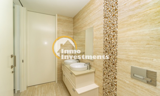 Resale - Villa - San Miguel de Salinas - Las Communicaciones