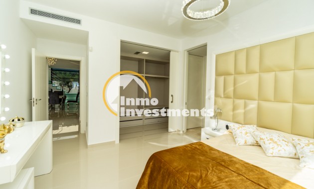 Resale - Villa - San Miguel de Salinas - Las Communicaciones