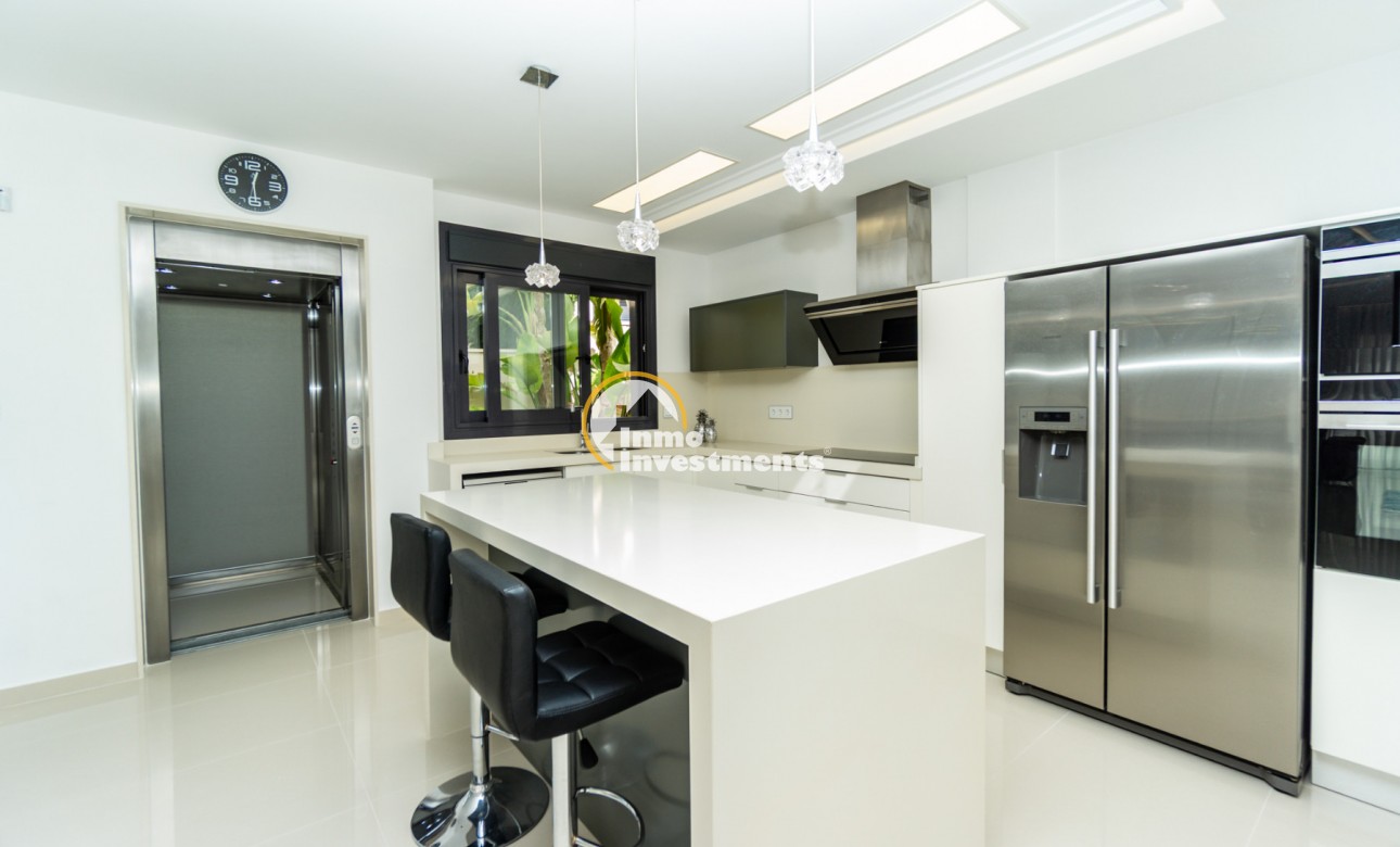 Resale - Villa - San Miguel de Salinas - Las Communicaciones