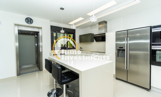 Resale - Villa - San Miguel de Salinas - Las Communicaciones