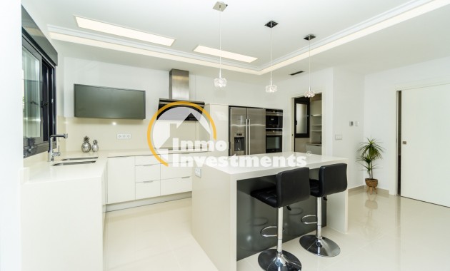 Resale - Villa - San Miguel de Salinas - Las Communicaciones