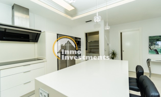 Resale - Villa - San Miguel de Salinas - Las Communicaciones