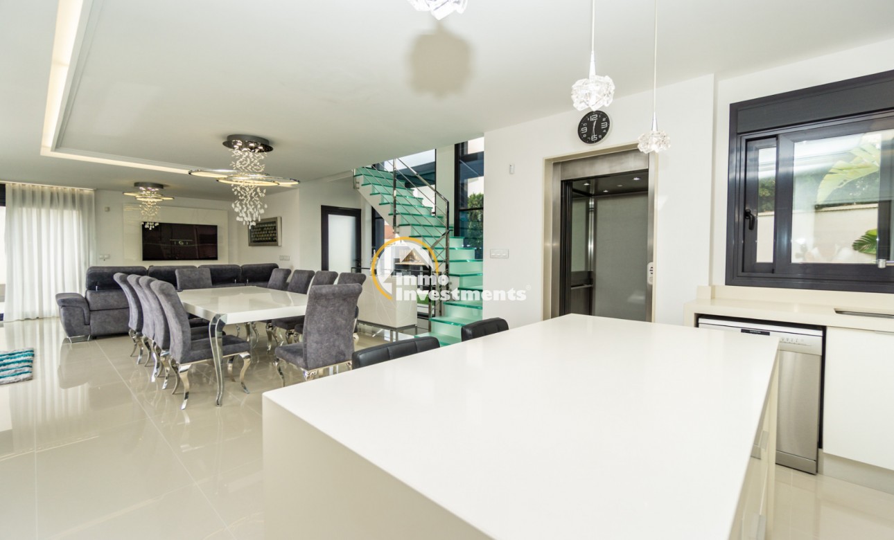 Resale - Villa - San Miguel de Salinas - Las Communicaciones