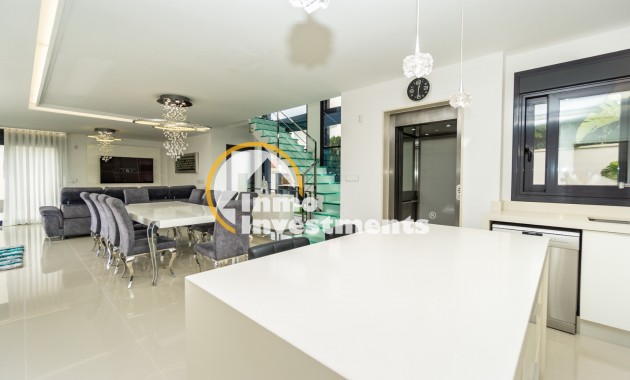 Resale - Villa - San Miguel de Salinas - Las Communicaciones