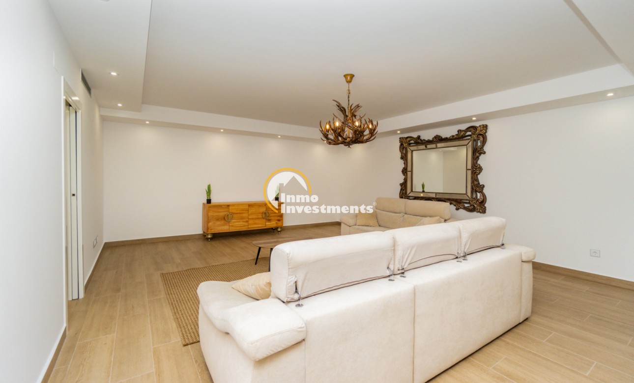 Resale - Villa - San Miguel de Salinas - Las Communicaciones