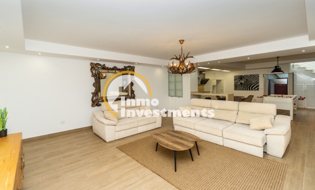 Resale - Villa - San Miguel de Salinas - Las Communicaciones