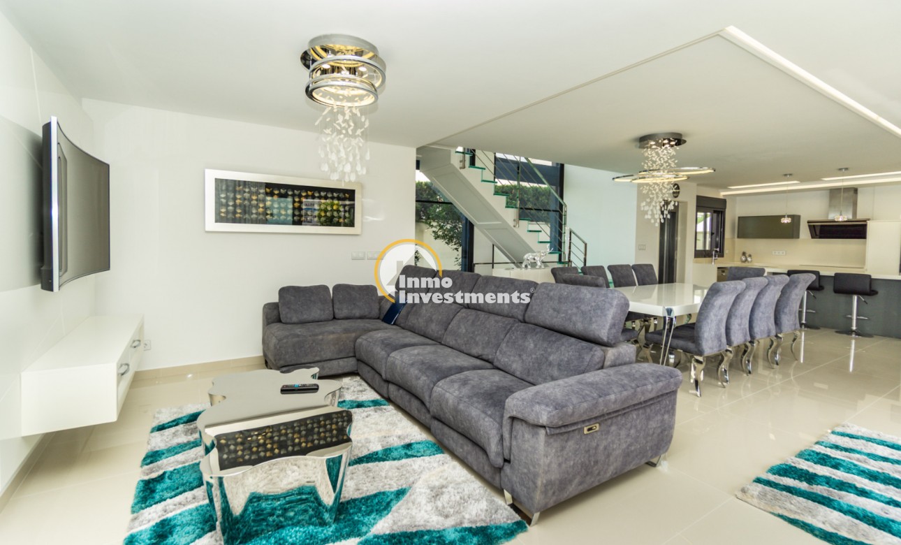 Resale - Villa - San Miguel de Salinas - Las Communicaciones