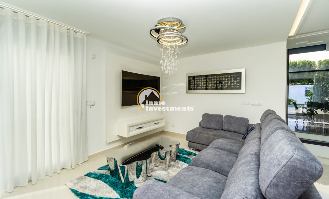 Resale - Villa - San Miguel de Salinas - Las Communicaciones