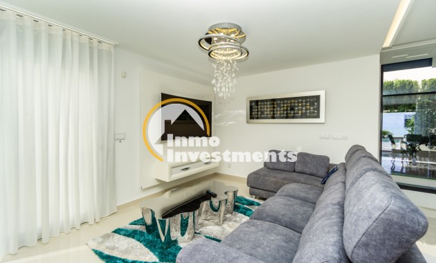 Resale - Villa - San Miguel de Salinas - Las Communicaciones