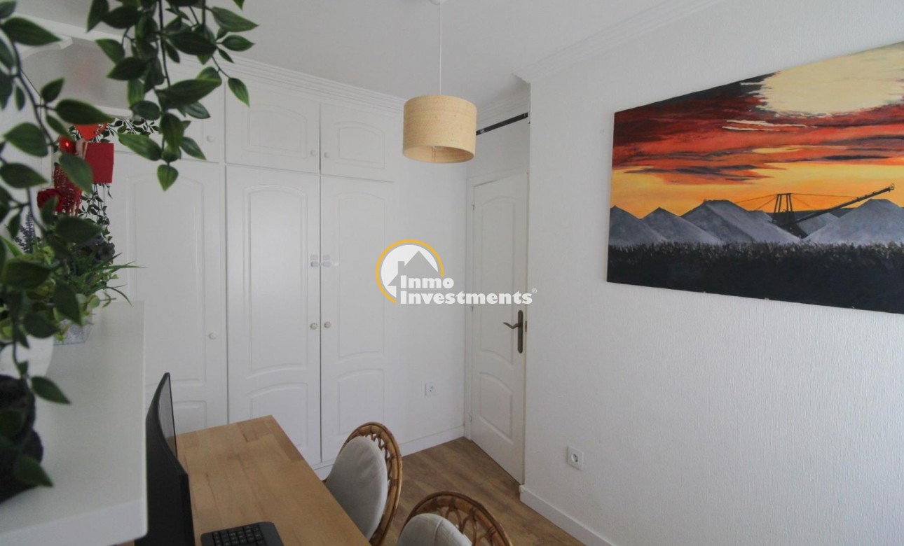 Resale - Apartment - Torrevieja - La Veleta