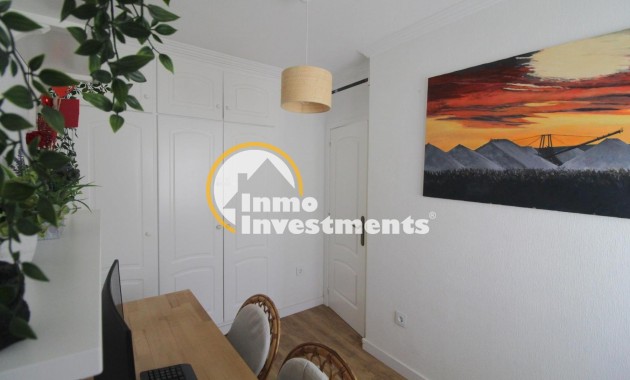 Resale - Apartment - Torrevieja - La Veleta