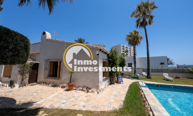 Resale - Villa - Punta Prima - Beachside