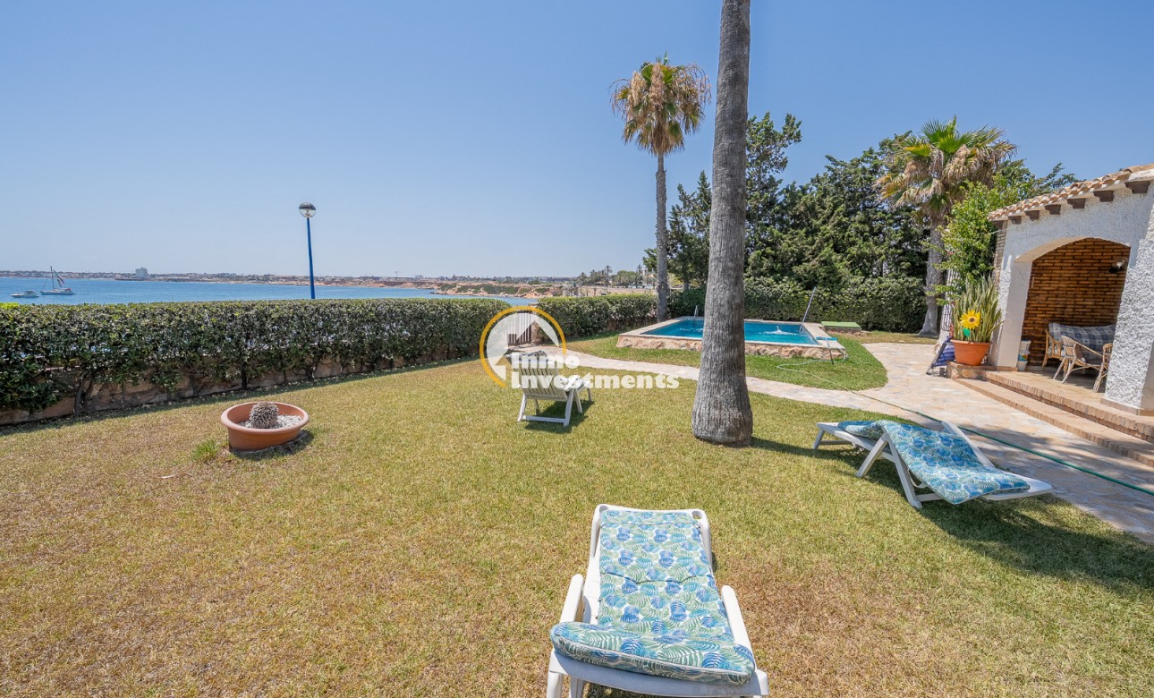 Resale - Villa - Punta Prima - Beachside