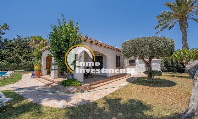 Resale - Villa - Punta Prima - Beachside