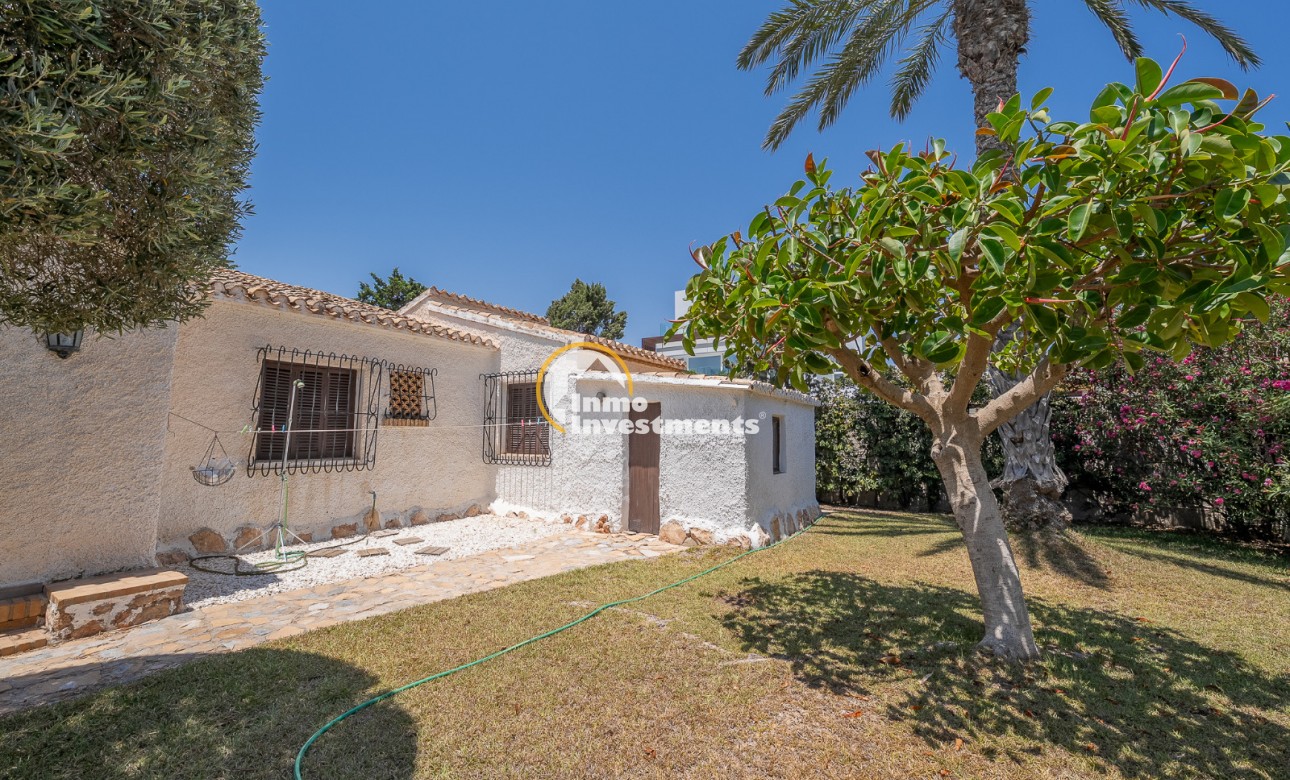 Resale - Villa - Punta Prima - Beachside