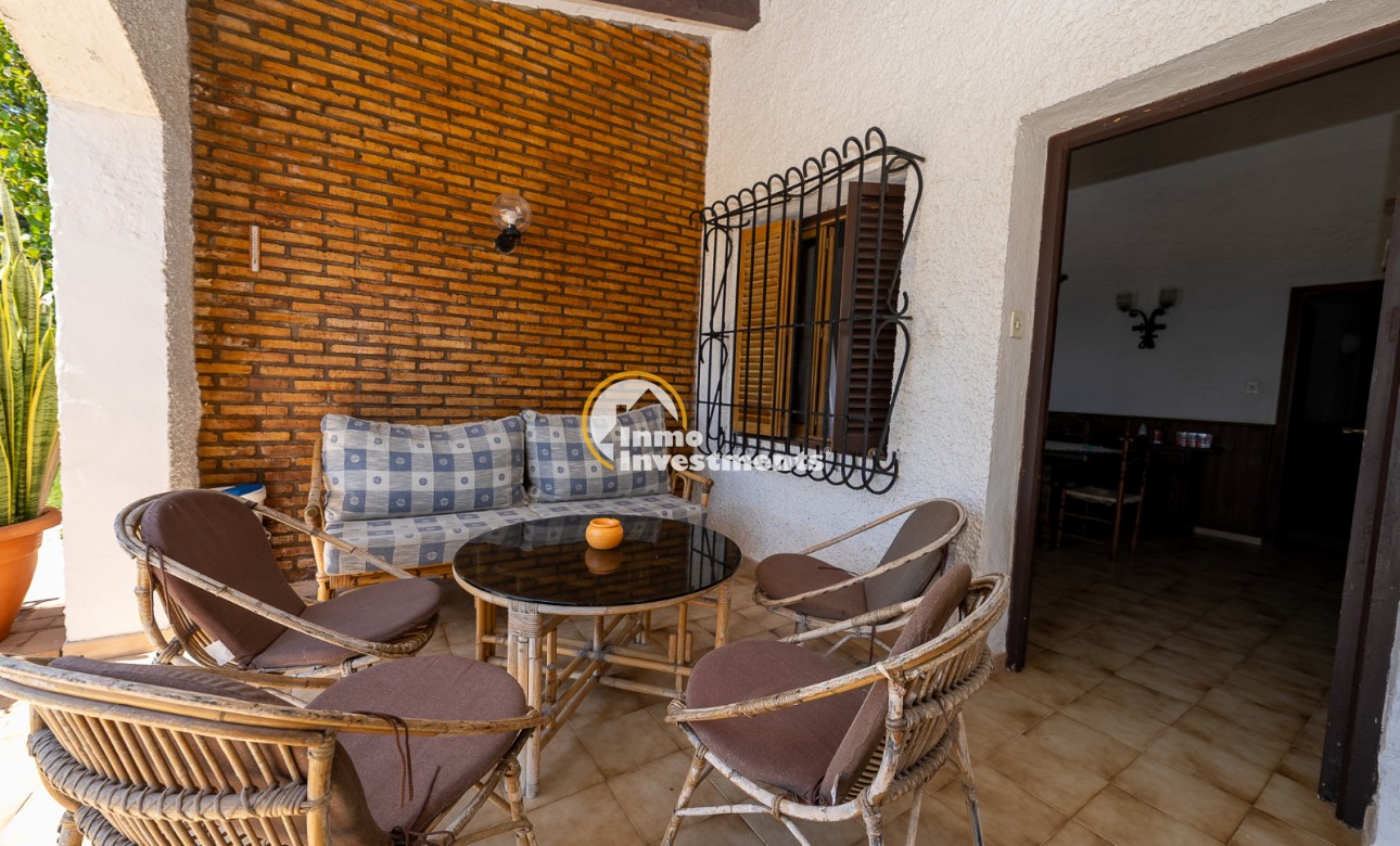 Resale - Villa - Punta Prima - Beachside