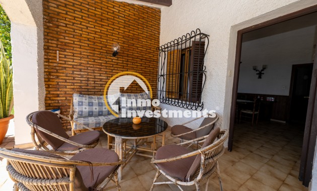 Resale - Villa - Punta Prima - Beachside