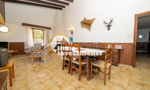 Resale - Villa - Punta Prima - Beachside