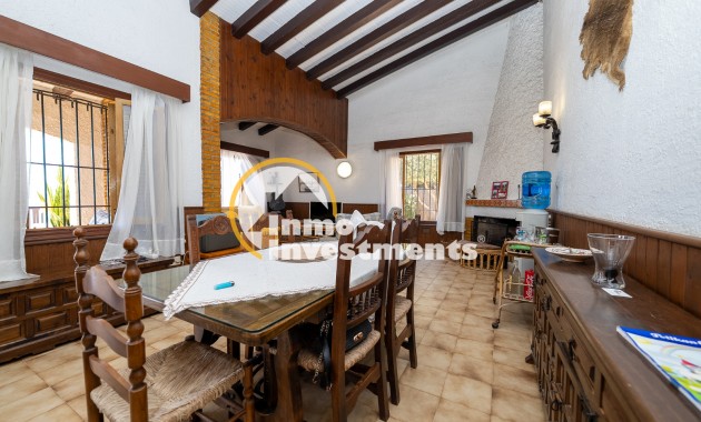 Resale - Villa - Punta Prima - Beachside