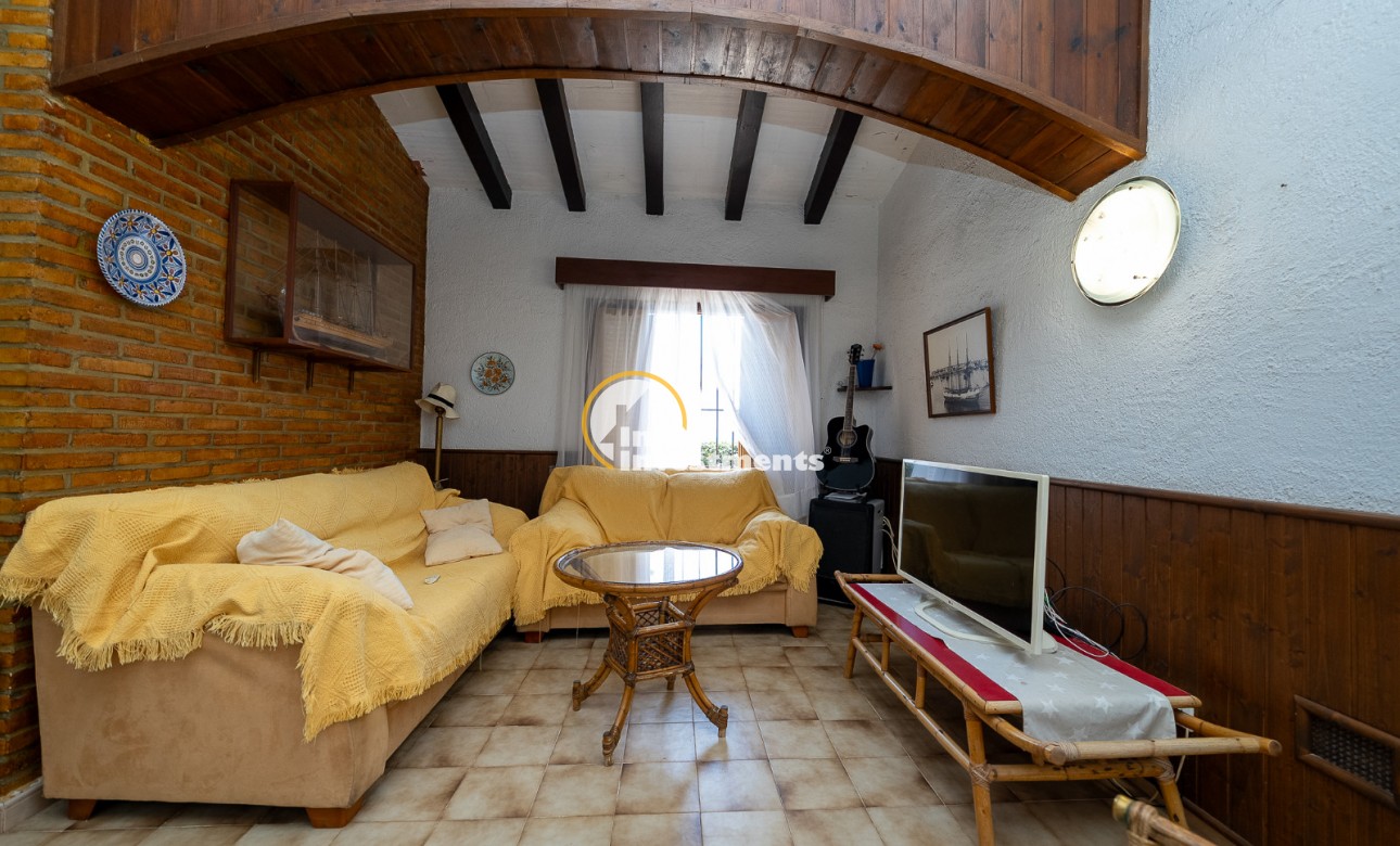 Resale - Villa - Punta Prima - Beachside