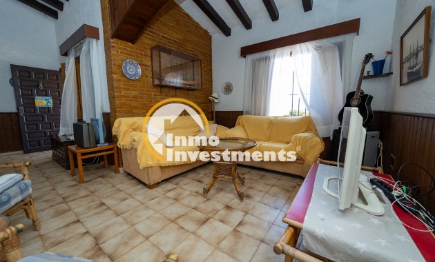 Resale - Villa - Punta Prima - Beachside