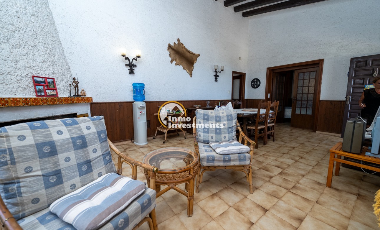 Resale - Villa - Punta Prima - Beachside