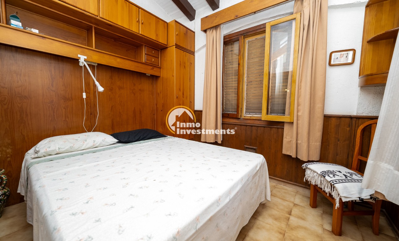 Resale - Villa - Punta Prima - Beachside