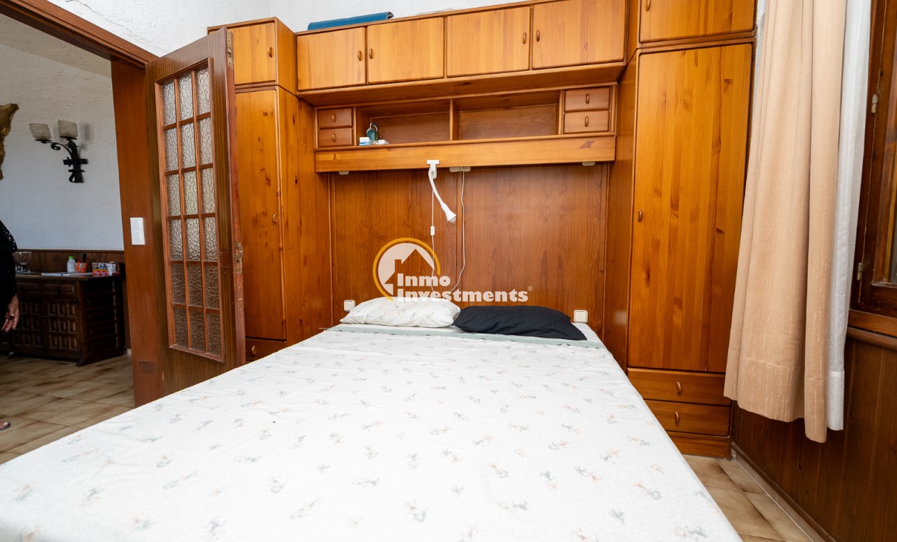 Resale - Villa - Punta Prima - Beachside