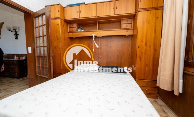 Resale - Villa - Punta Prima - Beachside