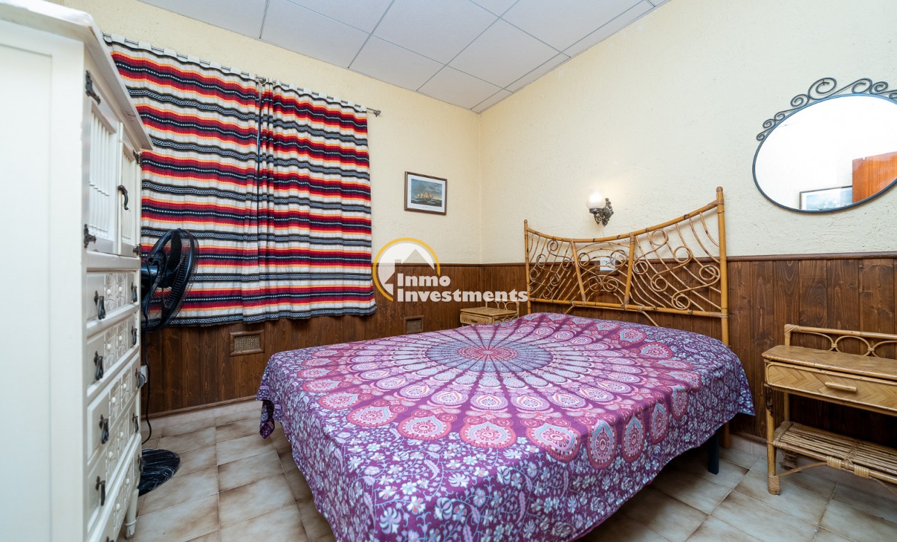 Resale - Villa - Punta Prima - Beachside