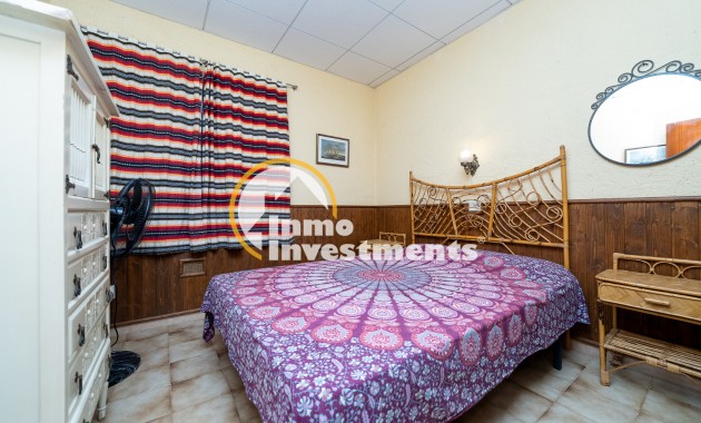 Resale - Villa - Punta Prima - Beachside