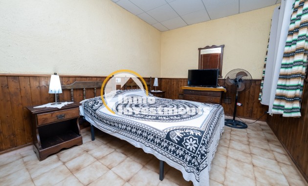 Resale - Villa - Punta Prima - Beachside