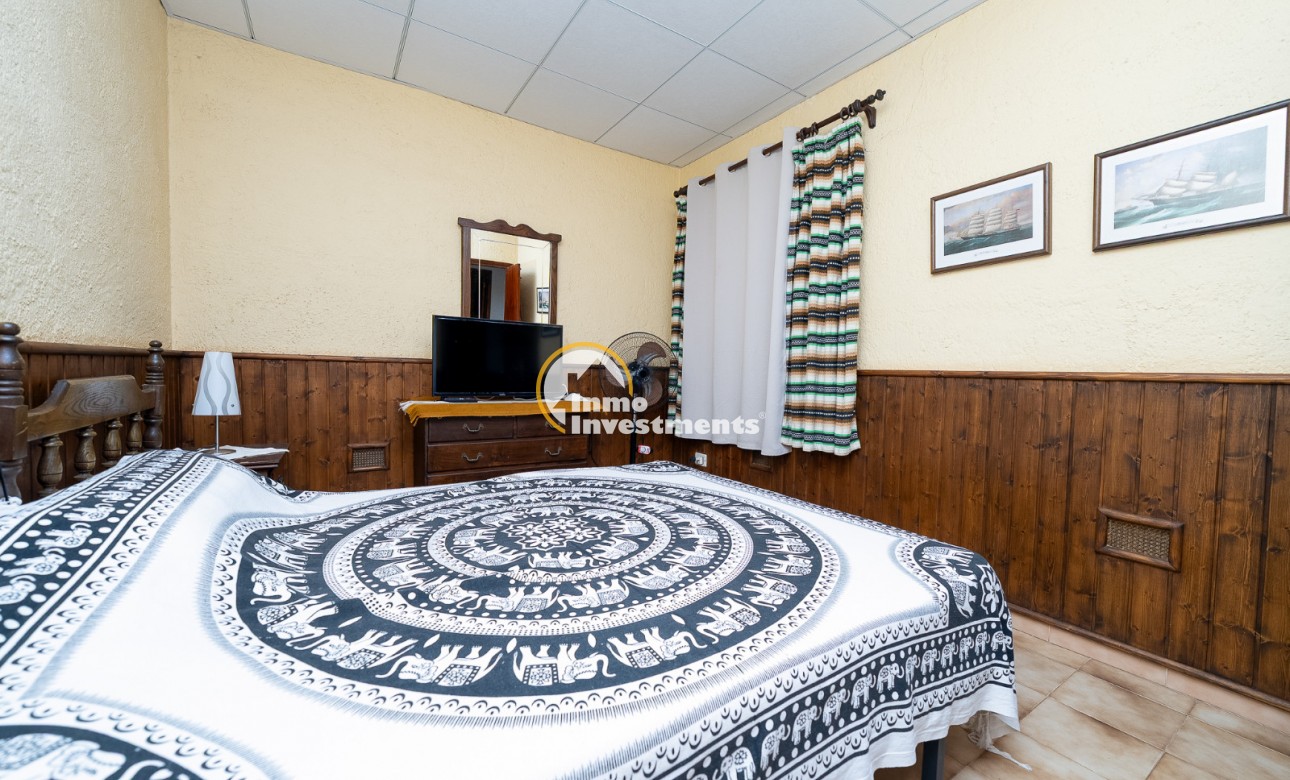 Resale - Villa - Punta Prima - Beachside