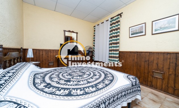 Resale - Villa - Punta Prima - Beachside