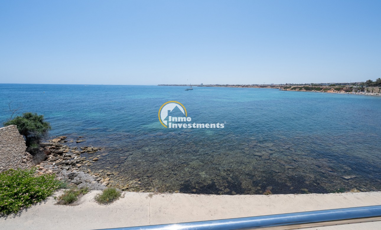 Resale - Villa - Punta Prima - Beachside