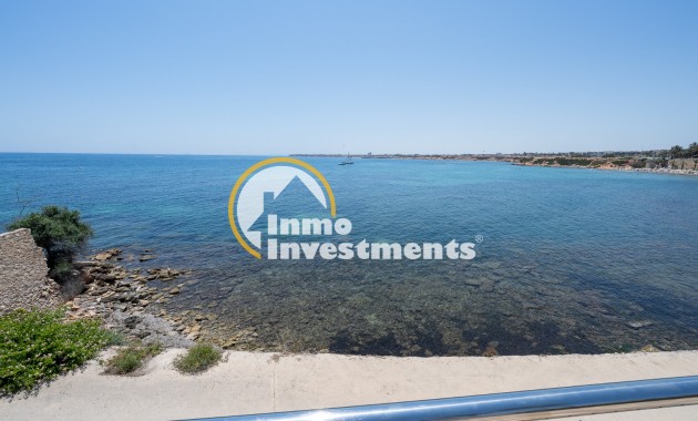 Resale - Villa - Punta Prima - Beachside