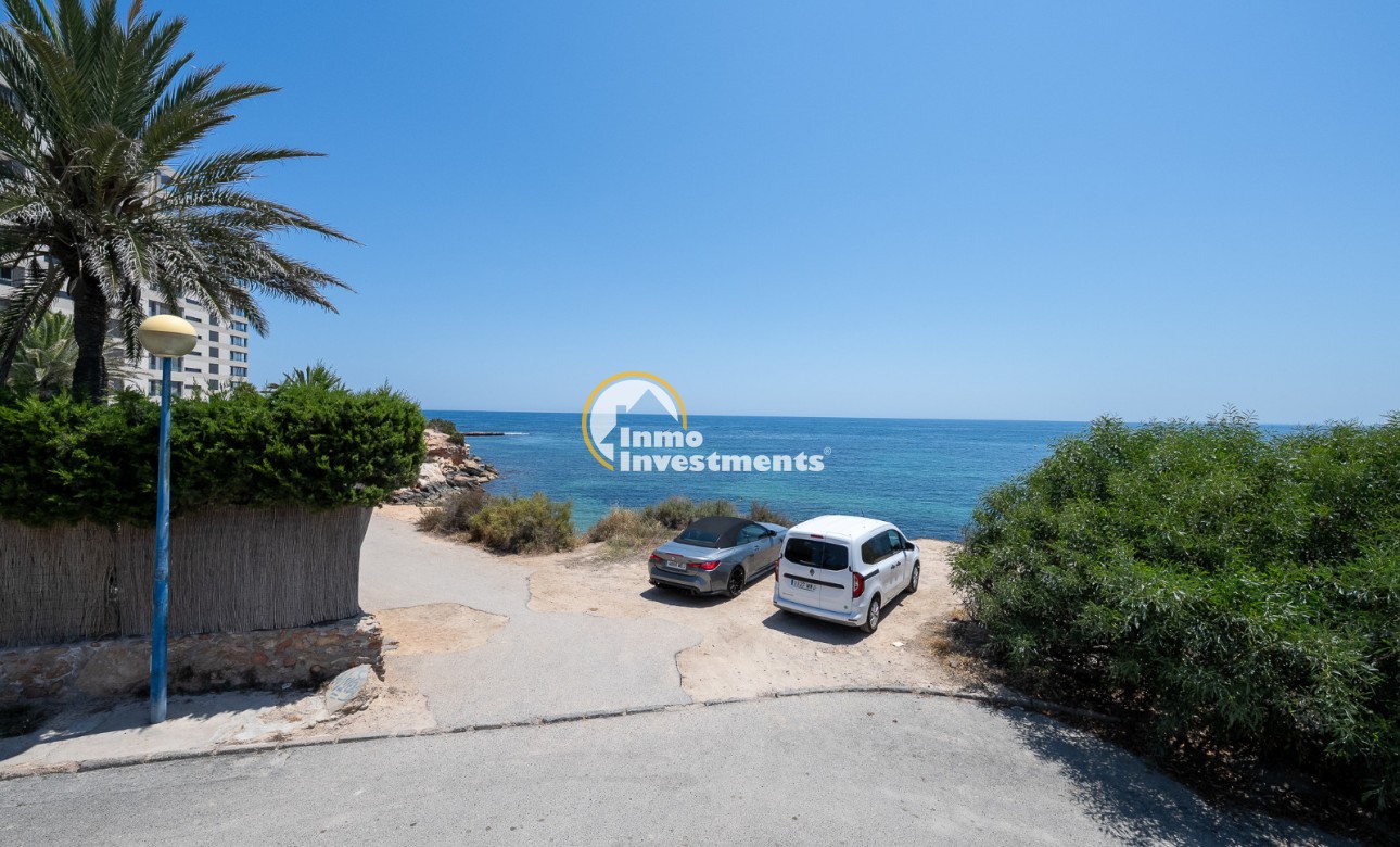 Resale - Villa - Punta Prima - Beachside