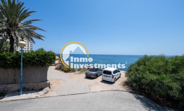 Resale - Villa - Punta Prima - Beachside