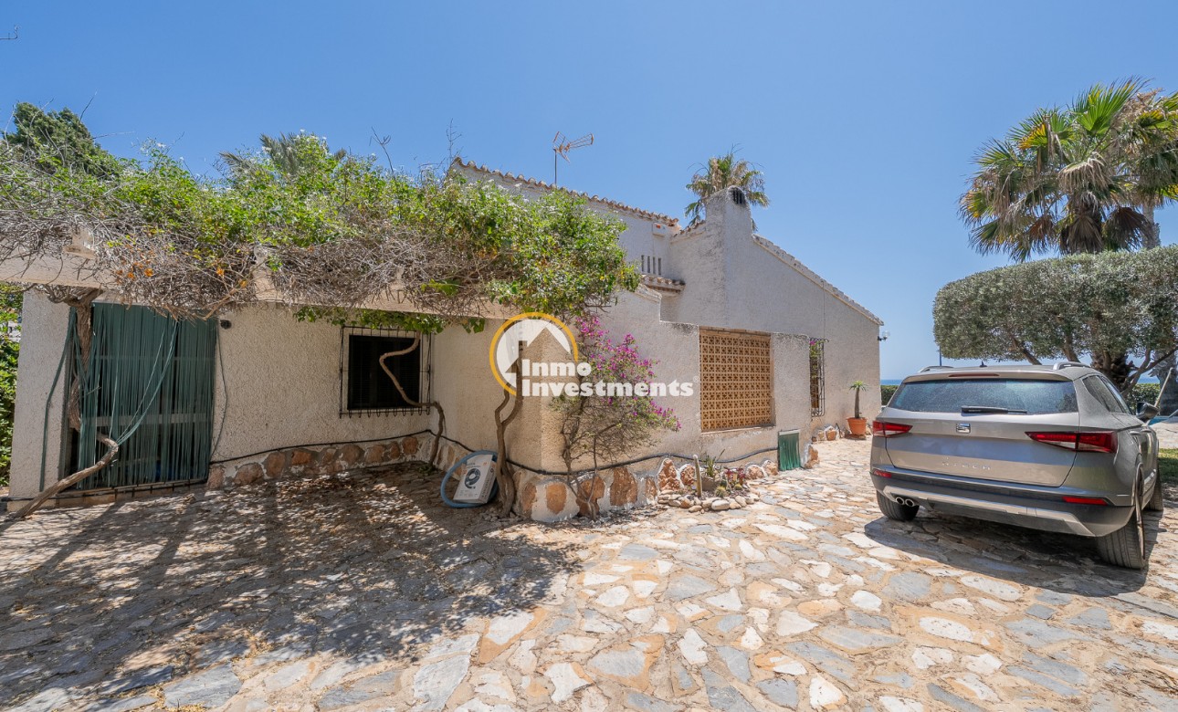 Resale - Villa - Punta Prima - Beachside